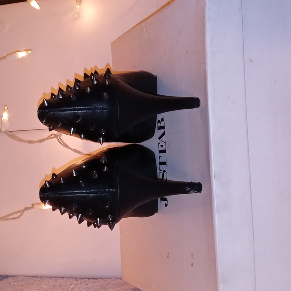 Naughty Spike, Black Leather, "Fergalicious" 3.5in High Heels.Size 8.5 M. - Picture 4 of 11